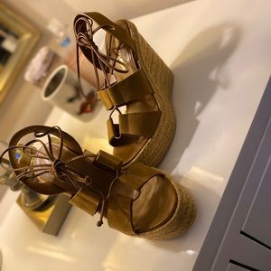 Sain Laurent Wedges